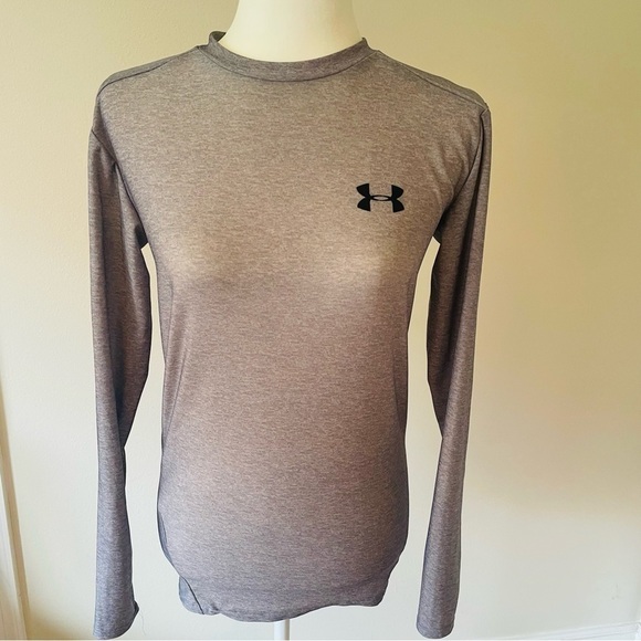 Under Armour Gray Top Shirt Women Size S Perfect for Ski, Sun, Pool, Hiking - Picture 4 of 8